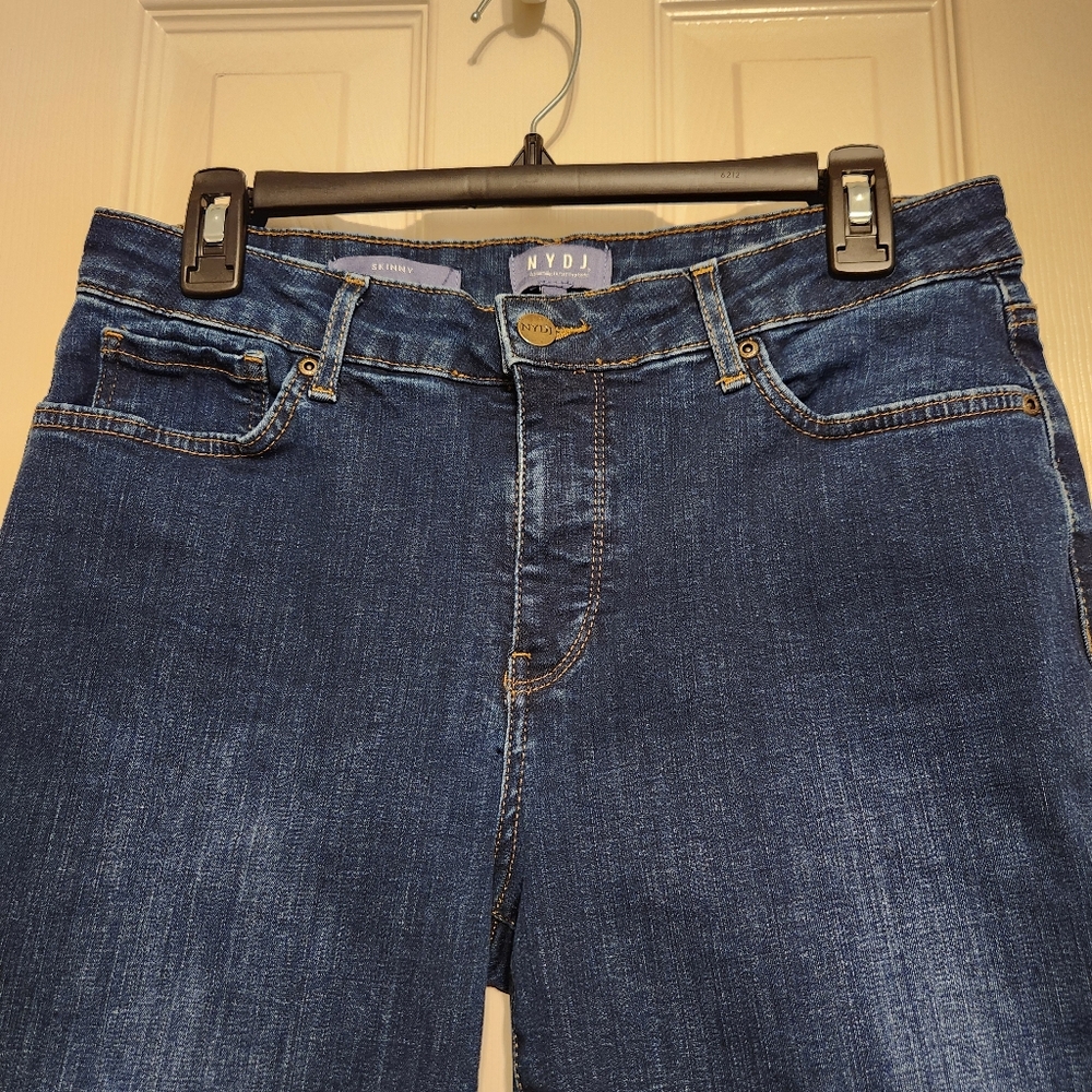 🌼NYDJ Skinny Jeans Lift & Tuck Technology Size 8 with 28" Inseam EUC - Picture 2 of 7